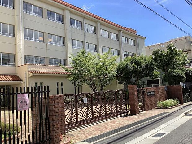 神戸市立本庄小学校（約827m）