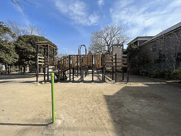 本一色児童遊園（約413m）