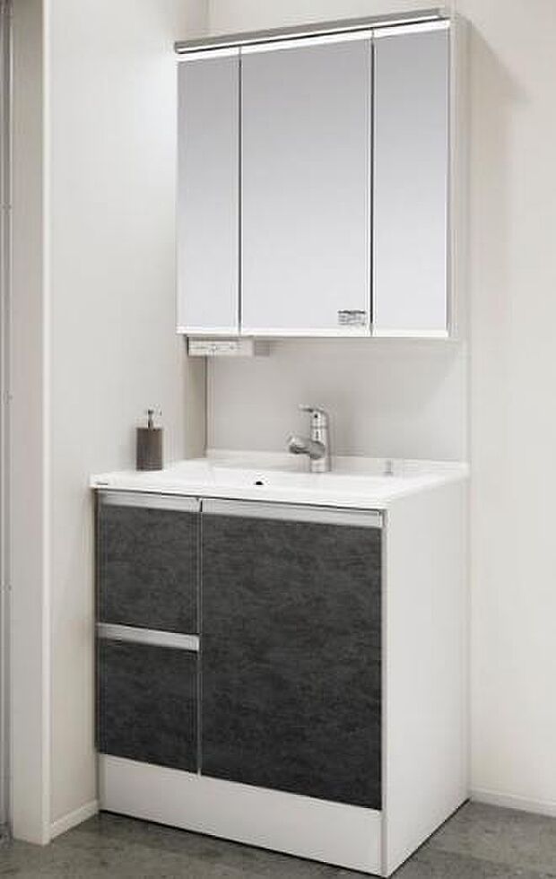 【洗面化粧台「シーライン」】水栓を引き出して使える、お掃除に便利な洗面化粧台。洗面台下には収納を備えています。