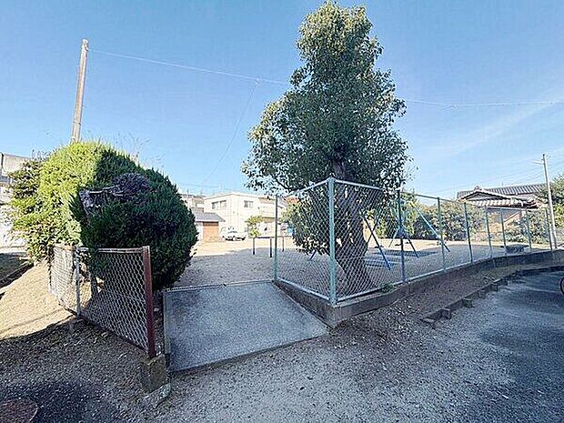 岩作児童遊園(約324m)