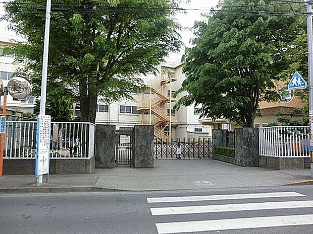 国分寺市立第三小学校(約176m)