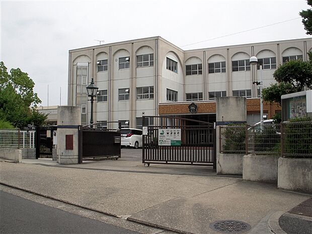 名古屋市立東丘小学校（約1,264m）