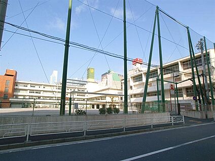 横浜市立横浜吉田中学校 1235m