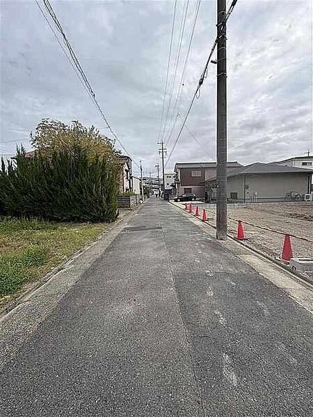 【前面道路】小牧線「上飯田」駅まで徒歩15分！「もっと詳細な写真が見たい」「あの設備はついているの？」など、お気軽にお問い合わせください！