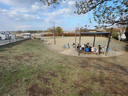 横浜れいめい幼稚園 591m