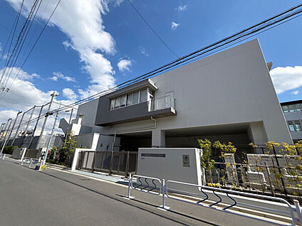 江戸川区立小松川中学校 1067m