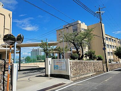 神戸市立住吉中学校 1462m