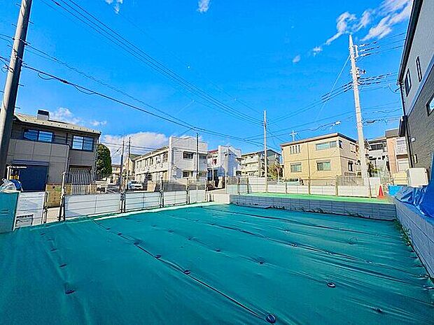 【現地（土地）】大砂土中学校まで徒歩8分(563m)と教育施設が近くにあり、お子様がいるご家庭には嬉しい住環境です。物件を選ばれる際にはぜひ一度周辺環境もお確かめください！