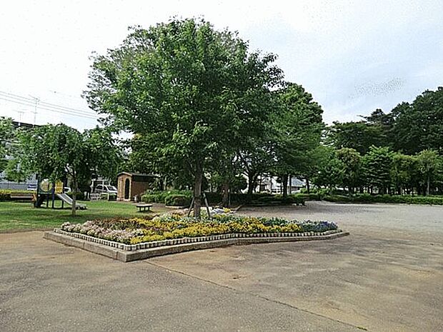 登戸公園（約669m）