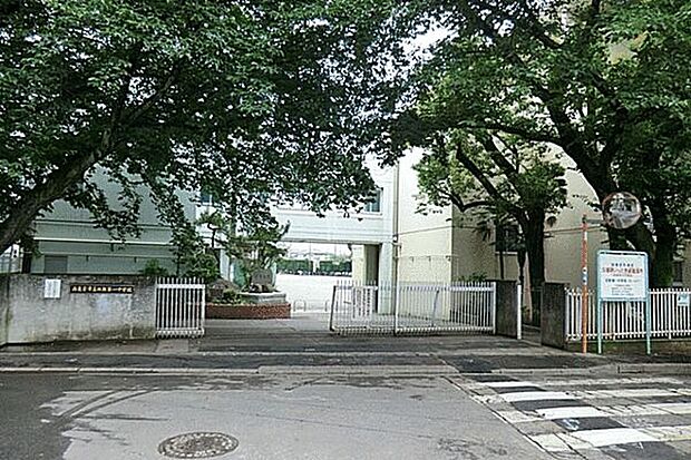 西東京市立田無第一中学校（約683m）