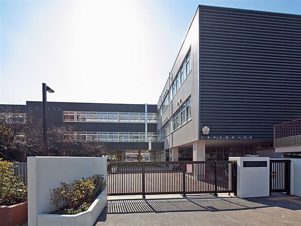 川崎市立御幸小学校（約242m）