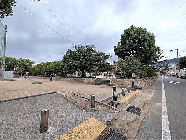 川井公園（約205m）