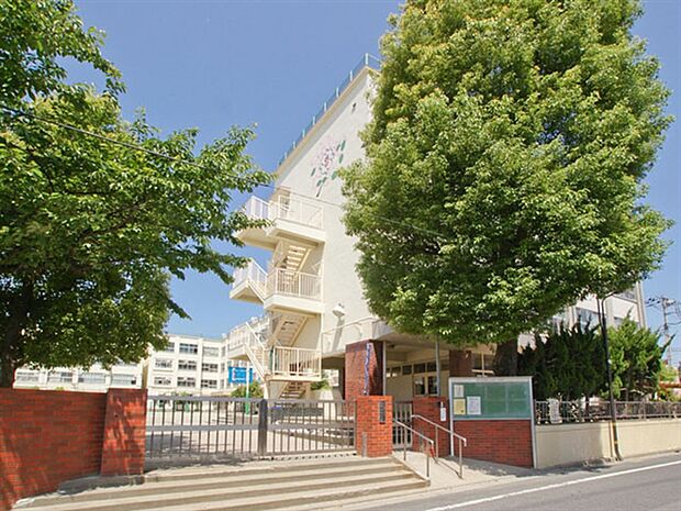 足立区立西新井中学校（約956m）