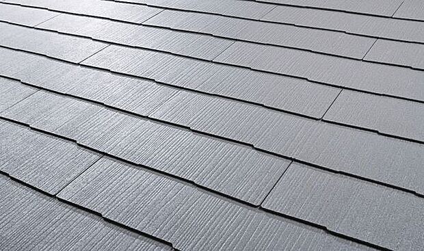 【LIXIL「ファミロック」】ドアのボタンを押してカードキーをかざすと、上下2つのカギが自動で施解錠する、2アクションスタイルです。※ドア、ハンドルカラー、形状は実際の仕様と異なる場合がございます。