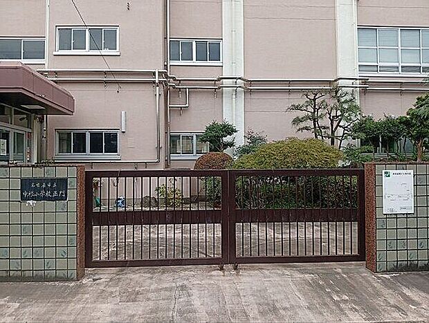 名古屋市立中根小学校(約851m)