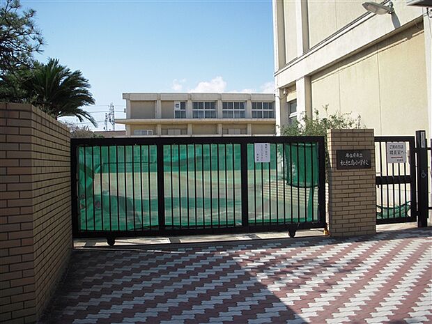 名古屋市立枇杷島小学校(約327m)