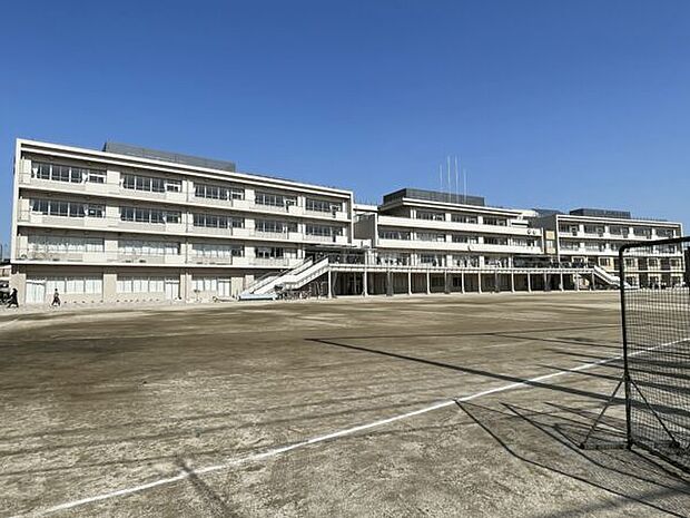 江戸川区立葛西中学校（約560m）