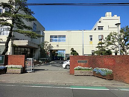 川口市立戸塚綾瀬小学校 1416m