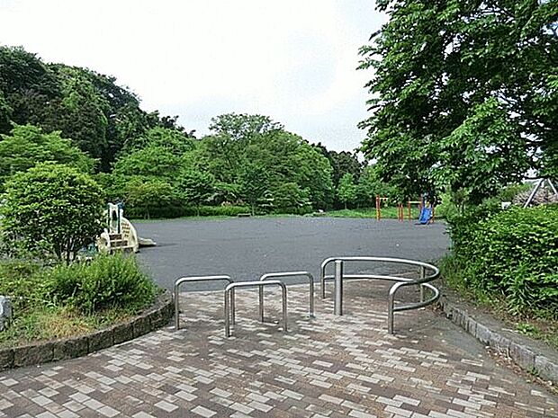 上郷六反町公園（約305m）