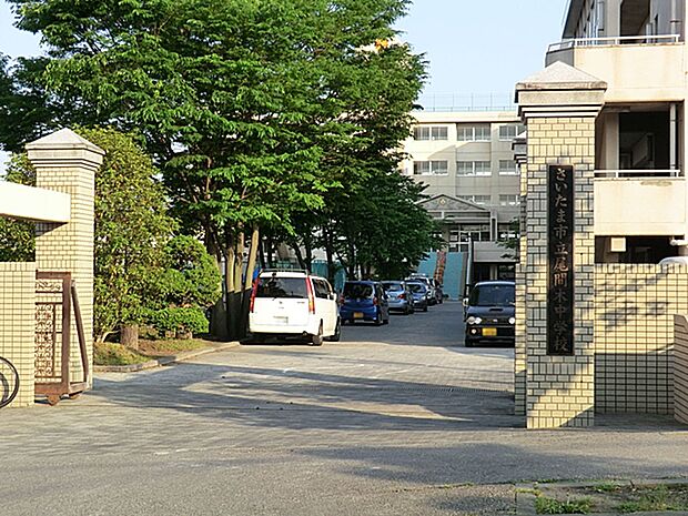 さいたま市立尾間木中学校(約402m)