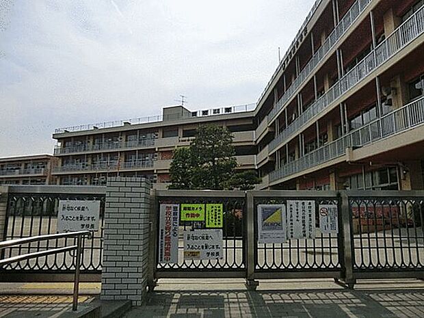 戸田市立戸田南小学校(約1,312m)