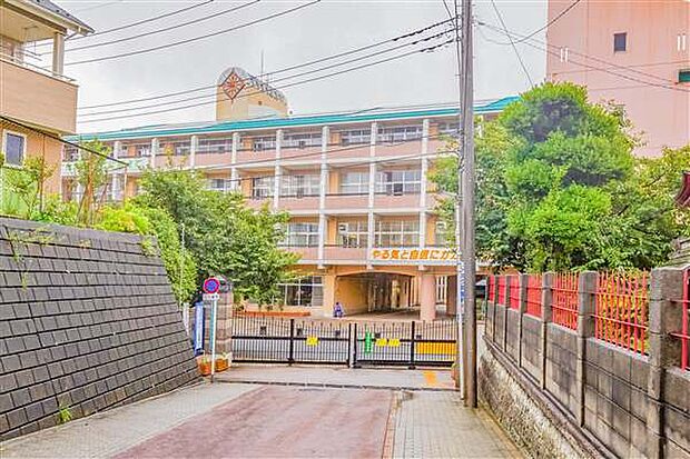 さいたま市立大谷場中学校(約585m)