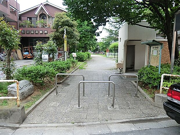 本木一丁目中公園（約823m）