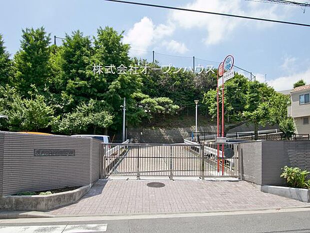 横浜市立上の宮中学校（約268m）