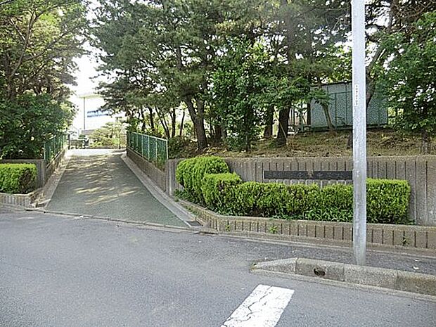 船橋市立宮本中学校（約1,512m）