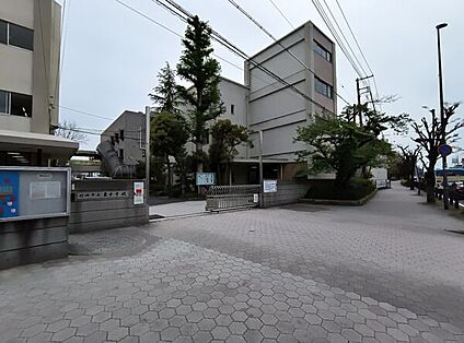 伊丹市立東中学校 1073m