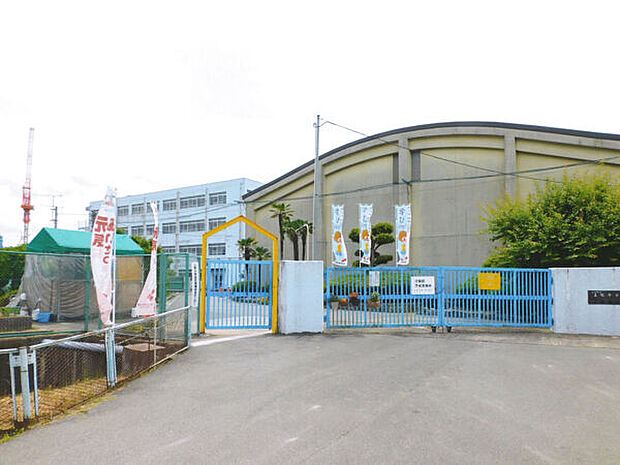高槻市立上牧小学校(約1,440m)