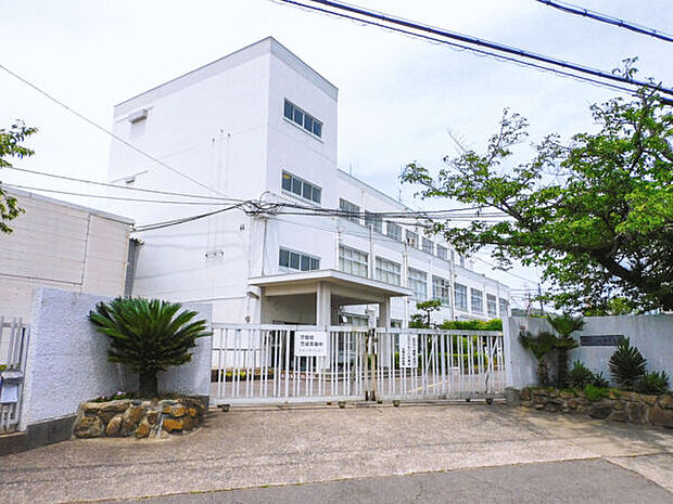 高槻市立五領中学校(約2,078m)