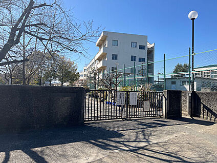 日野市立南平小学校 880m