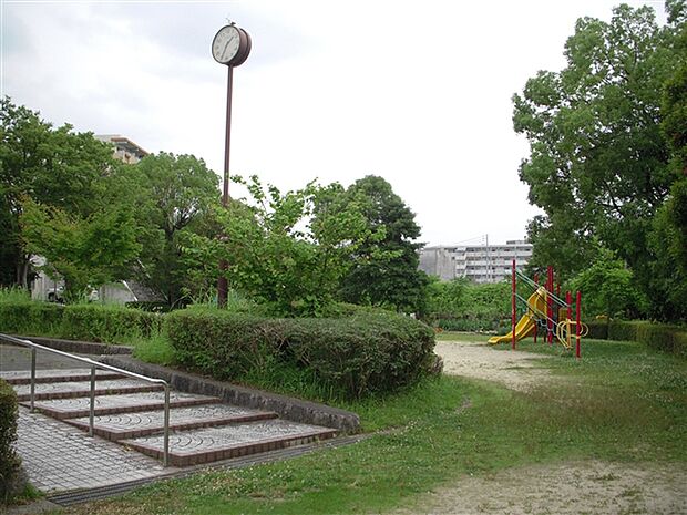 鳴海公園(約1,026m)