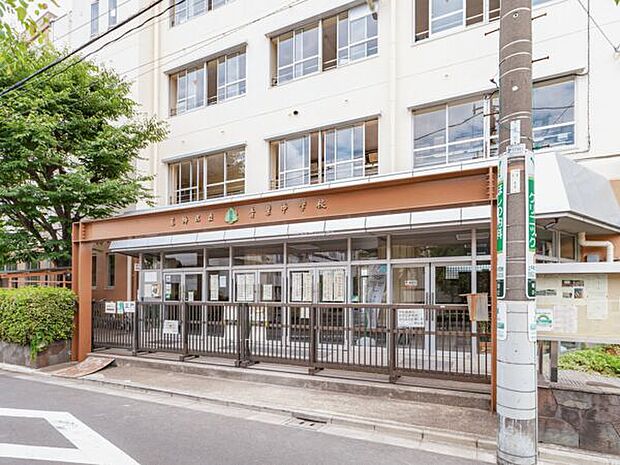 葛飾区立青葉中学校(約356m)