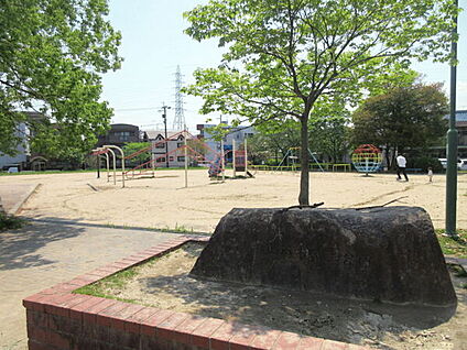 上八事第二公園 190m