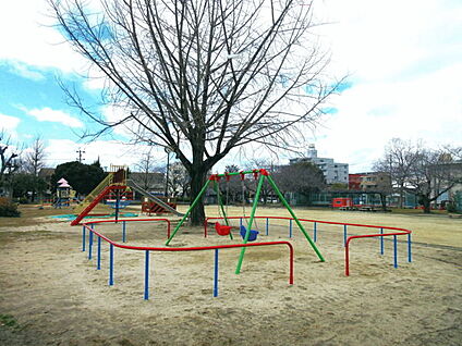 名古屋市立名塚中学校 962m