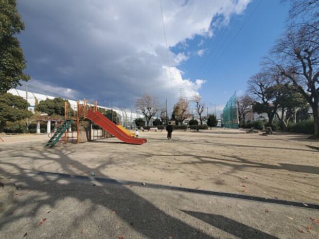 大西新町公園（約703m）