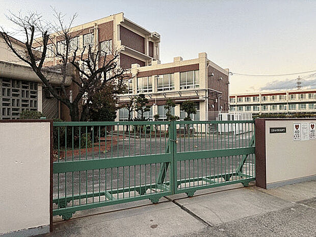 名古屋市立荒子小学校（約1,033m）