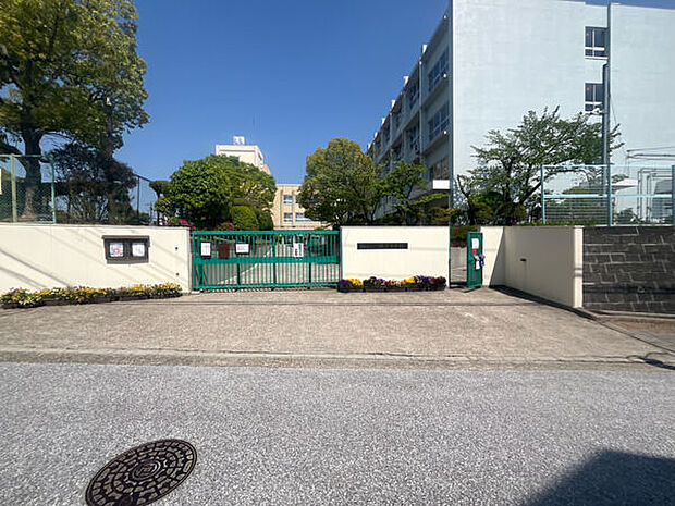 枚方市立楠葉中学校（約922m）