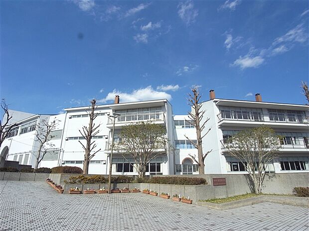 横浜市立本牧中学校（約1,422m）