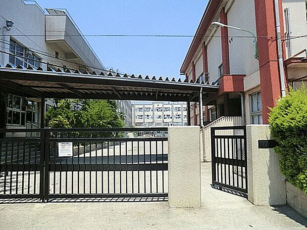 足立区立第十三中学校（約1,405m）