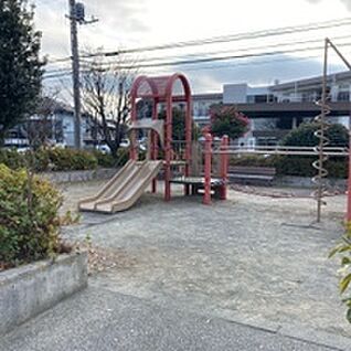 横浜市立下田小学校 579m