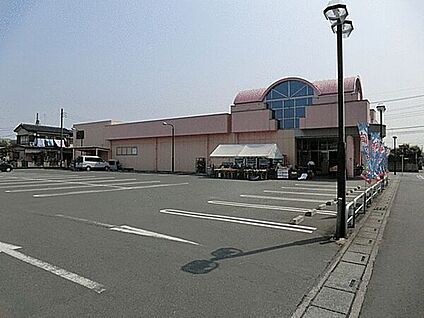 マルヤ岩槻店 647m