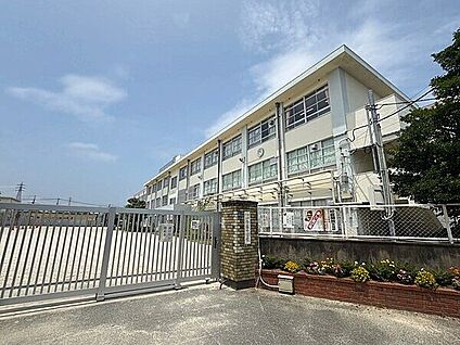 福岡市立今宿小学校 830m