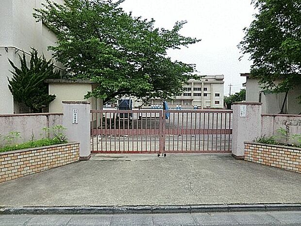 足立区立渕江中学校（約1,115m）