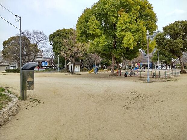 天下茶屋公園(約1,221m)