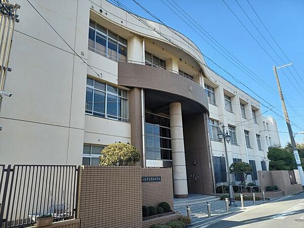 大阪市立阪南中学校(約679m)