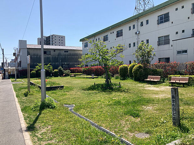 三島まちかど広場(約671m)