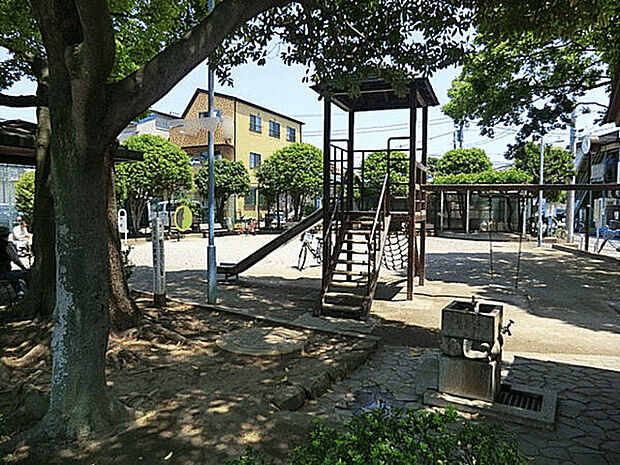 鹿骨二丁目第二児童遊園(約864m)